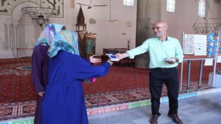 Şehit babası imam, yabancı diliyle gönül köprüsü kuruyor