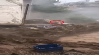 Sel sularında can pazarı...Sıcak görüntüler kamerada