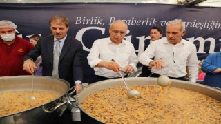 Serdivanda damaklar aşureyle tatlandı