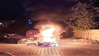 Seyir halindeki lüks motosiklet alev alev yandı
