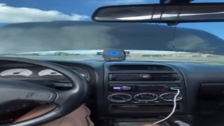 Seyir halindeki otomobilin kaputu açıldı