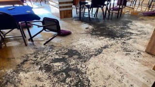 Sinopta iş yerine girip malzemelere zarar verdiler