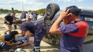 Sinopta ters dönen otomobildeki 2 kişi yaralandı