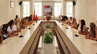 Sırbistanlı öğrencilerden Rektör Özaydına ziyaret
