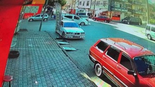 Sivasta hafif ticari araç ile kamyonet çarpıştı: 4 yaralı