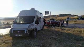 Sivasta karavan ile otomobil çarpıştı: 7 yaralı