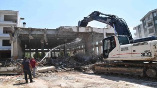 Sökede öğretmenevi binasının yıkımına başlandı