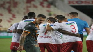 Spor Toto Süper Lig: DG Sivasspor: 1 - Alanyaspor: 0 (İlk yarı)