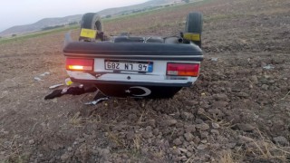 Takla atan otomobildeki 2si çocuk 5 kişi yaralandı