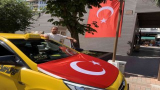 Taksisiyle bayram coşkusunu yaşatıyor