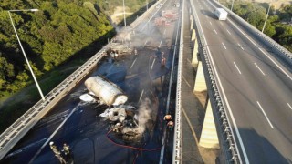 Tanker tırla çarpıştı, TEM Otoyolu trafiğe kapandı