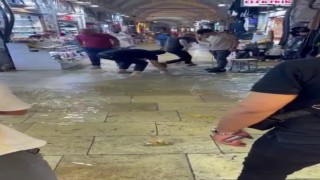 Tarihi Kapalı Çarşıyı su bastı, esnaf zor anlar yaşadı