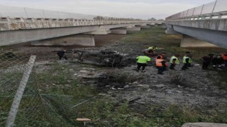 TEMde kontrolden çıkan otomobil viyadükten uçtu: 3 yaralı