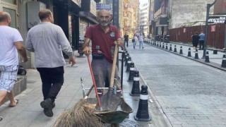 Temizlik işçisi, Kefenin cebi yok deyip, maaşıyla dört öğrenciye burs veriyor