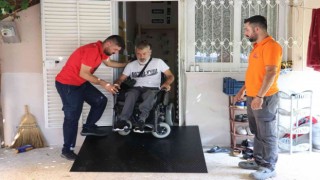 Toroslarda yürüme engelli vatandaşın evine özel rampa