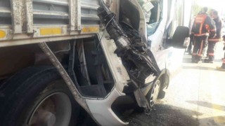 Tüp yüklü kamyonet kamyona çarptı: 1 yaralı