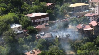 Turistik ilçe Kemaliyede 5 kültürel varlık statüsündeki tarihi evin yandığı yangın söndürüldü