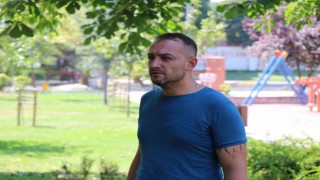 Tuvaletin deliğinden çocukları izlerken, suç üstü böyle yakalandı