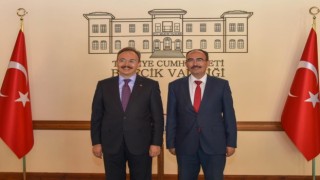 Üniversite için çeşitli istişarelerde bulundu