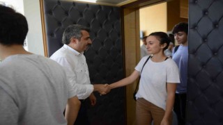 Üniversite kazanan gençlerden Başkan Yılmaza teşekkür ziyareti