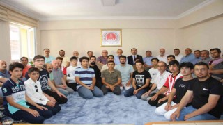 Ünlü şarkıcıya bir tepkide Sivastan