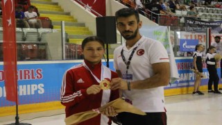 Uşaklı boksör Sıla Özkan Avrupa Şampiyonu oldu