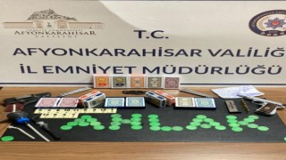 Uyuşturucu kaçakçılığından aranan şahıs kumar operasyonunda yakalandı