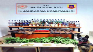 Uyuşturucu operasyonunda cephanelik ele geçirildi