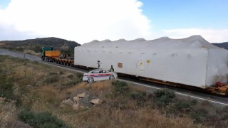 Uzun ve geniş araçlar için trafik durdu