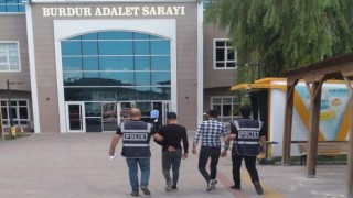 Vakıf binasından elektronik eşya çalan 2 şüpheli tutuklandı