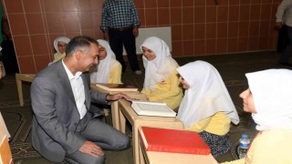 Vali Çuhadar, Kuran kurslarında öğrencilerle bir araya geldi