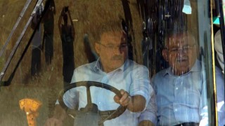 Vali ve başkan yazlık buğday hasadı yaptı