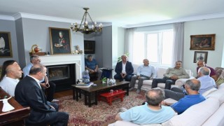 Vali Yerlikayadan saldırıya uğrayan Kartal Cemevi Vakfı Başkanına geçmiş olsun ziyareti