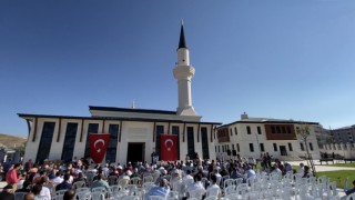 Valide Hanım Camisi ibadete açıldı