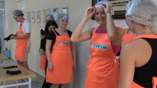 Yabancı öğrenciler Türk Mutfağında mantı yapmayı öğrendi