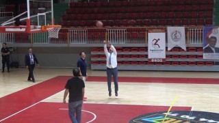 Yalova İl Emniyet Müdürü Toplaoğlundan basketbol şov