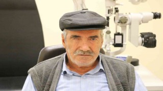 Yaşlı adam kornea nakliyle yeniden görmeye başladı