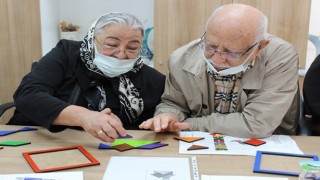 Yaşlılar Kulübü üyeleri yaz boyunca sosyalleşiyor