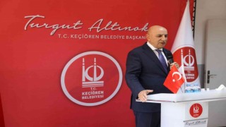YKSyi kazanan öğrencilerle pastalı kutlama