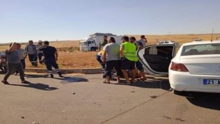 Yola çıkan traktöre otomobil çarptı: 3 yaralı