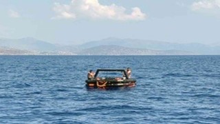 Yunanistanın geri ittiği 2 göçmen kurtarıldı