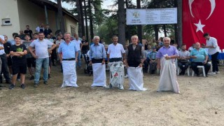 Yüzlerce yıllık gelenek... Yaşlılar kıyasıya yarıştı