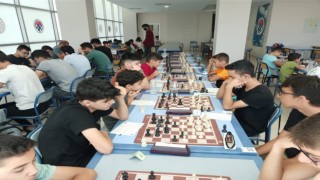 Zafer Bayramı madalyası için kafa yordular