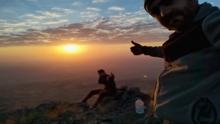 Zirvede kamp kurarak güneşin doğuşunu ve batışını görüntülediler