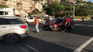 Zonguldakta çarpışan iki otomobil hurdaya döndü: 3 yaralı