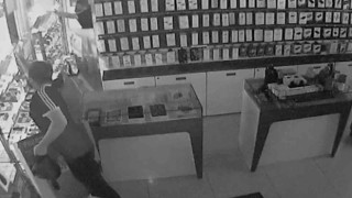 1 ay önce işe girdi, toplam 150 bin TLlik telefon ve kasadaki paraları çalarak kayıplara karıştı