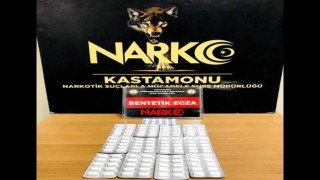 130 adet sentetik hap ile yakalanan şahıslar gözaltına alındı