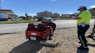 3 tekerli elektrikli motor devrildi: 1 yaralı