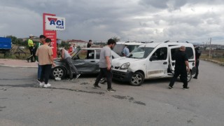 4 aracın karıştığı zincirleme kazada şans eseri yaralanan olmadı