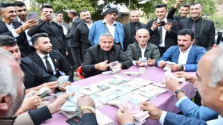 5 bin kişini katıldığı düğün için 750 bin liralık masraf yapıldı, 1 milyon liralık takı takıldı